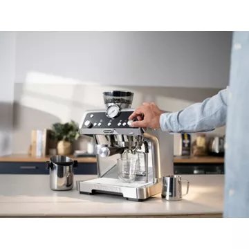 Expresso avec broyeur intégré							DELONGHI				Specialista Prestigio EC9355.M 2.0 inox