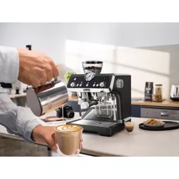 Expresso avec broyeur intégré							DELONGHI				Specialista Prestigio EC9355.BM noir mat